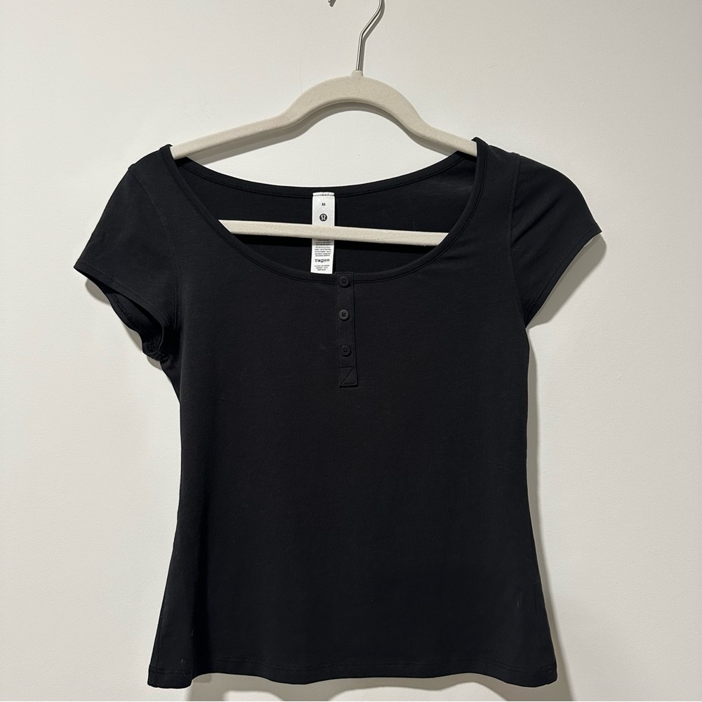 Lululemon Cap-Sleeve Henley Tshirt Sz M NWOT - Picture 2 of 3